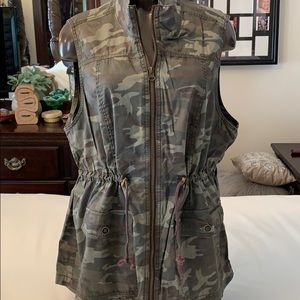 Maurices camouflage vest